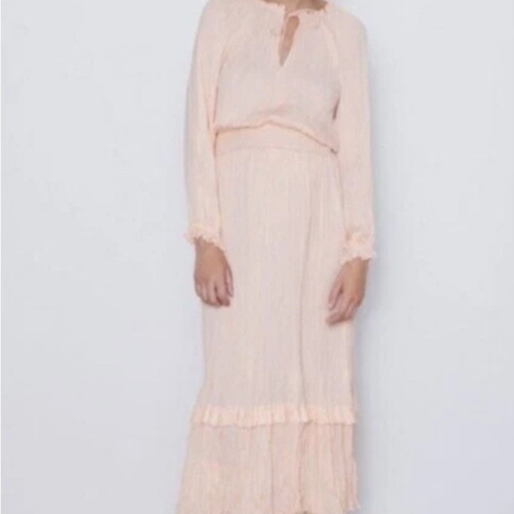 ZARA Peach/Pink Maxi Pleated
Voluminious Dress, size M